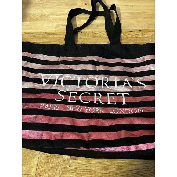 VICTORIA'S SECRET WOMEN'S BLACK / PINK SHINY STRIPES WEEKENDER TRAVEL BAG - Picture 3 of 11